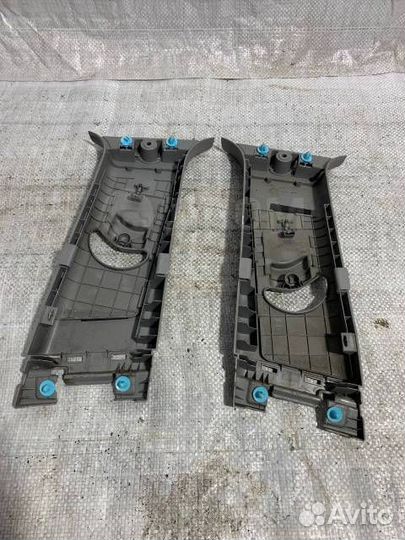 Накладка центральной стойки левая Kia Rio 3 G4FC