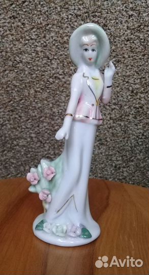 Статуэтка фарфоровая, девушка, Англия