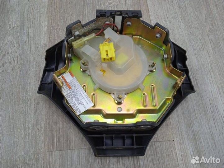 Подушка безопасности в рулевое колесо Suzuki Swift