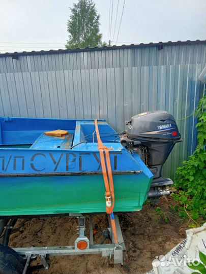 Лодка с мотором и прицепом