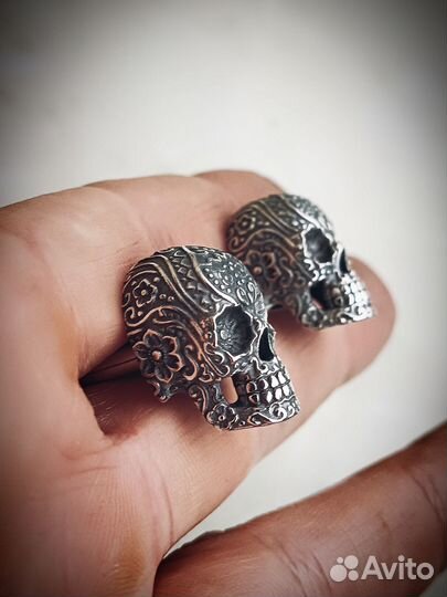 Серебряные запонки с черепами 