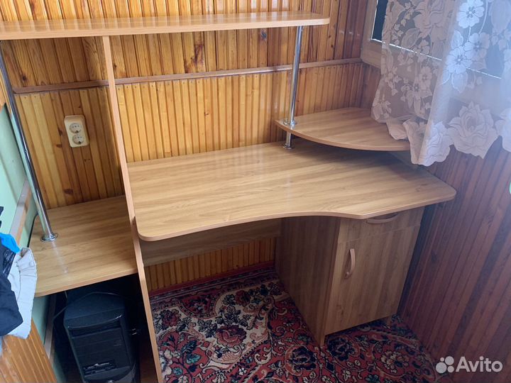 Компьютерный стол