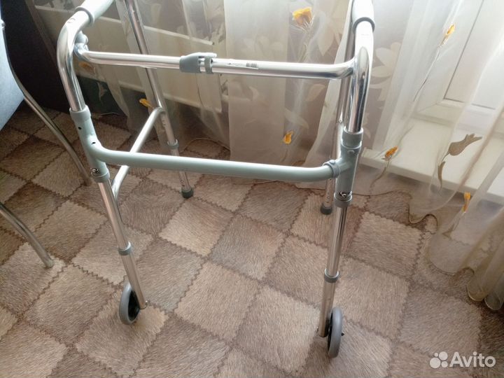 Ходунки для взрослых на колесах