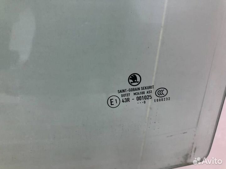 Стекло двери передней левой Skoda Fabia 5J 2007-20