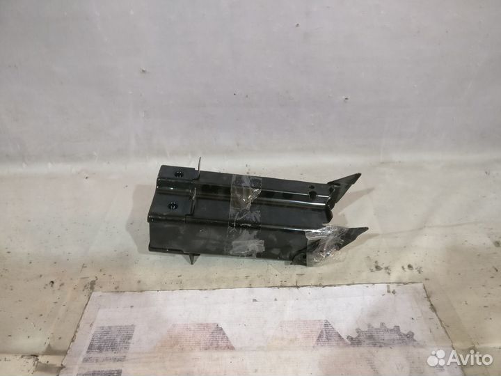 Opel Insignia 08- крепление усилителя левое 14825