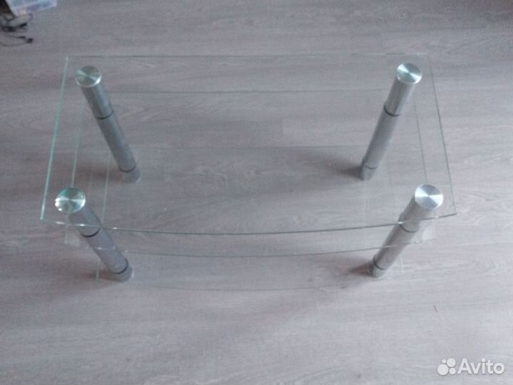Столик стеклянный для аппаратуры