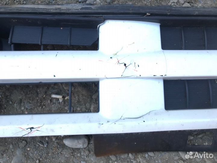 Решетка радиатора Isuzu Forward FRR34S2 6HK1 2010