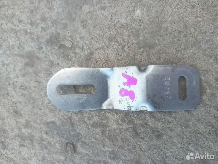 Audi a8 d3 кронштейн