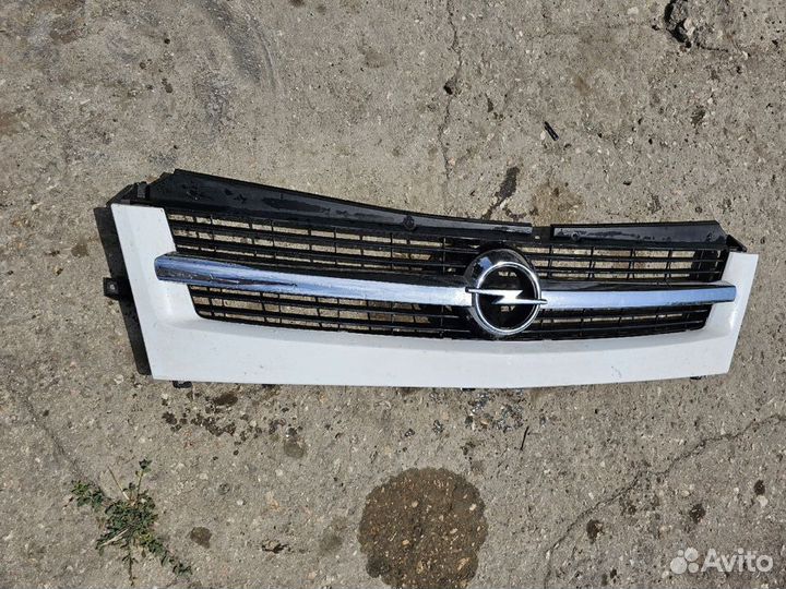 Решётка радиатора Opel Movano