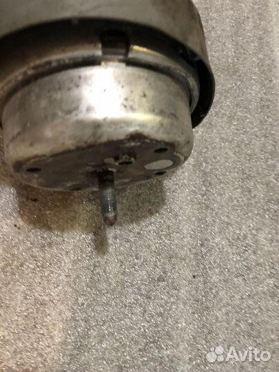 Опора двигателя правая Ауди А4 Б7