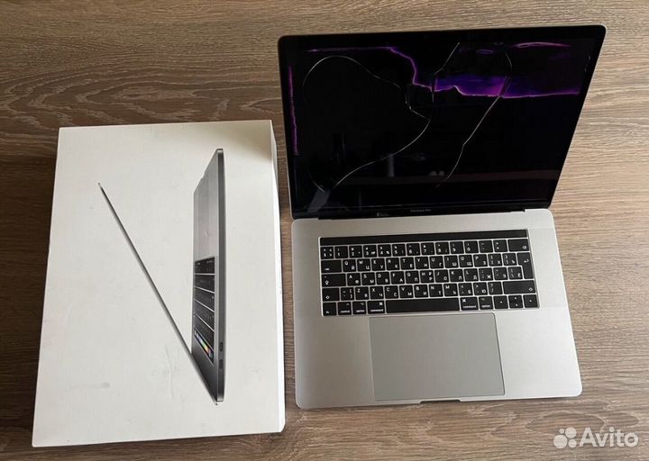 Macbook pro 15 2017 i7 16gb 512GB