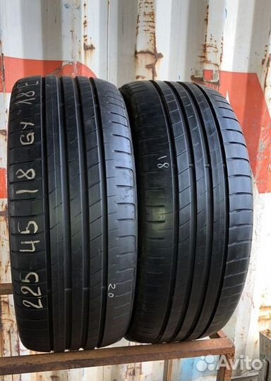 Goodyear EfficientGrip Performance 225/45 R18