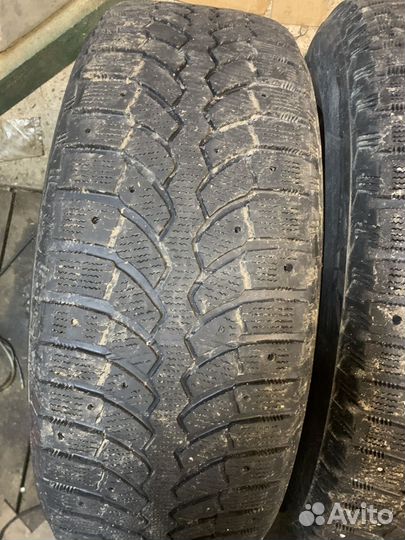 Bridgestone Blizzak Spike-01 235/65 R17 108T