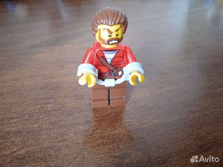 Лего фигуркв преступник