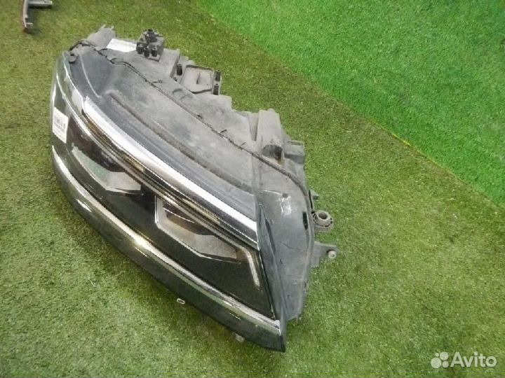 Фара правая Volkswagen Tiguan