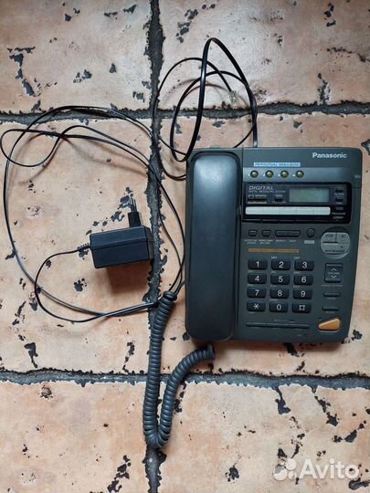Телефон Panasonic проводной с автоответчиком