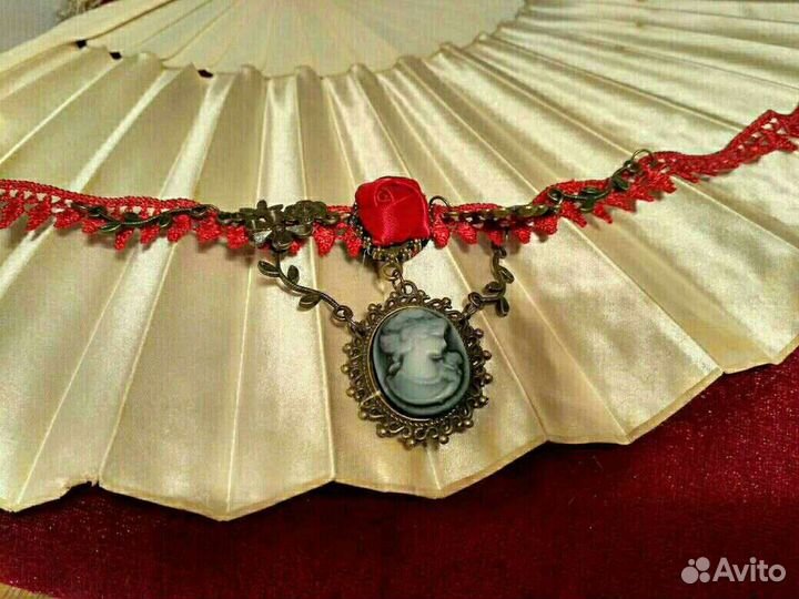 Чокер с камеей