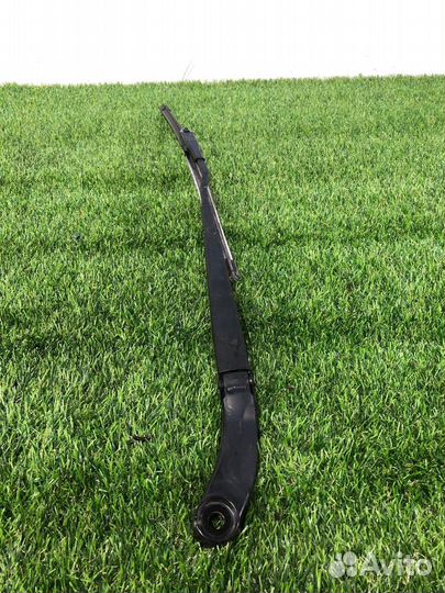 Поводок стеклоочистителя левый левой Ford Mustang