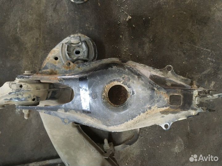 Рычаг задний под пружину (Mercedes-Benz C-class)