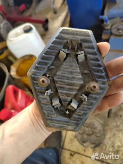 Эмблема передняя Renault Scenic 2 2003-2008