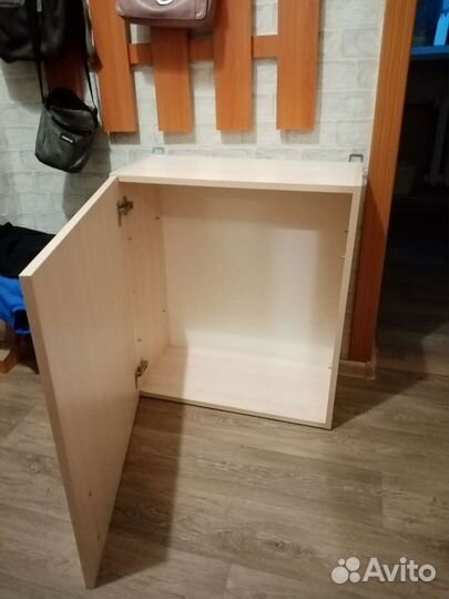 Подвесной шкаф