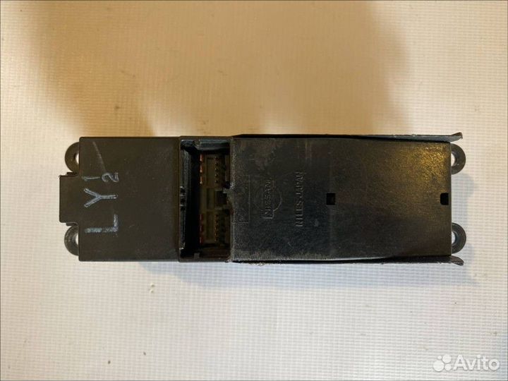 Блок управления стеклоподъемниками Nissan Maxima