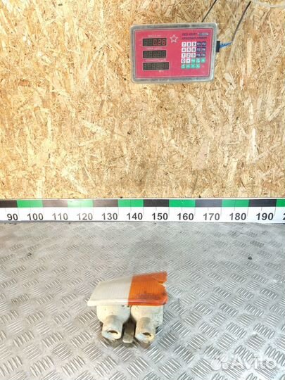 Поворотник правый Volvo 900 series 1990-1994