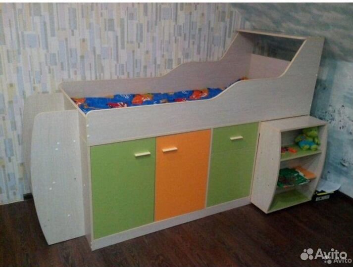 Детская кровать чердак с ящиками и столиком