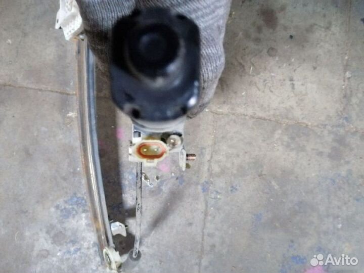 Стеклоподъемник задний левый Hyundai Sonata 4