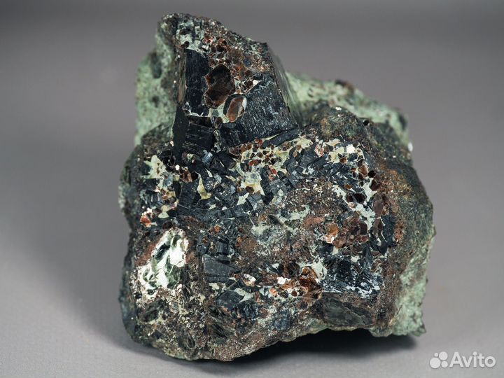 Камни и минералы коллекция