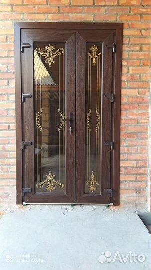 Пластиковая дверь