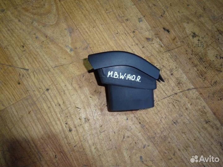 Дефлектор воздушный правый Mercedes Benz W140 199