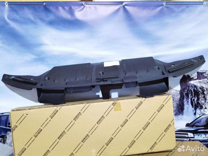 Накладка замка капота Toyota Land Cruiser 200