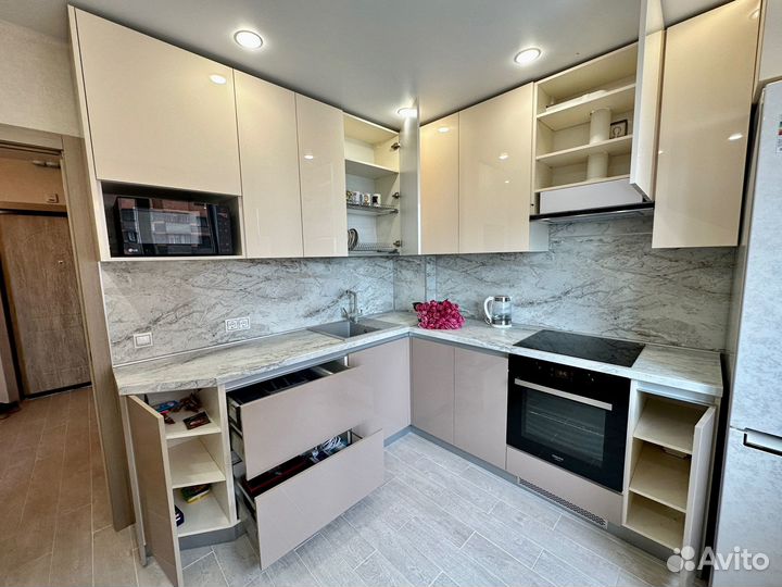 Угловая кухня на заказ. Фабрика