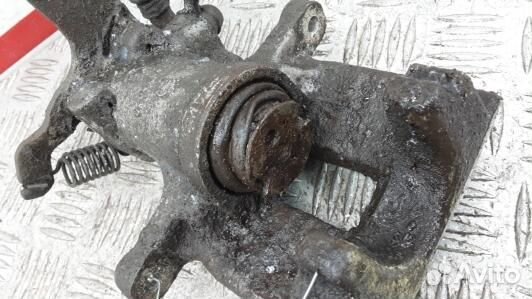 Суппорт тормозной задний левый toyota avensis T27