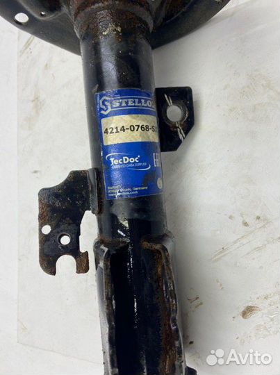 Стойка подвески передняя правая Toyota Camry V40