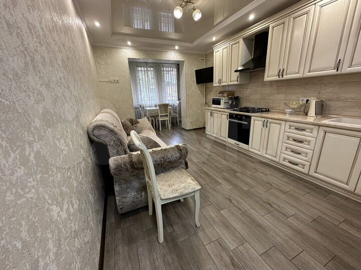 2-к. квартира, 70 м², 1/6 эт.