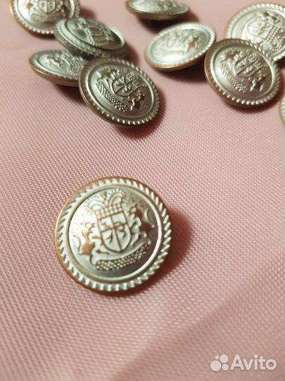 Пуговицы новые
