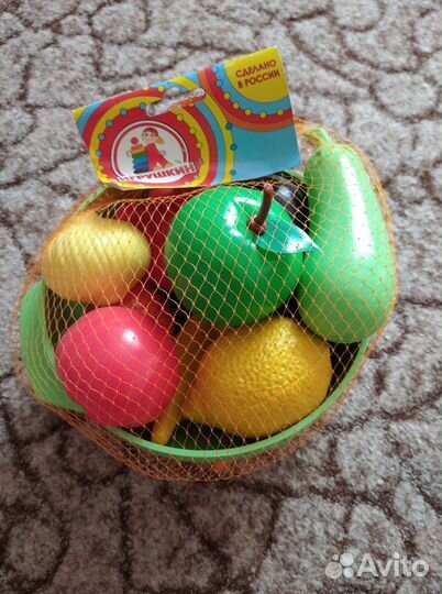 Бортик в кроватку и развивающие игрушки