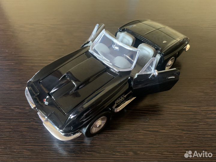 Модель автомобиля Chevrolet Corvette 1967 1/24