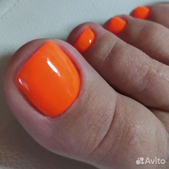 Педикюр с покрытием лаком