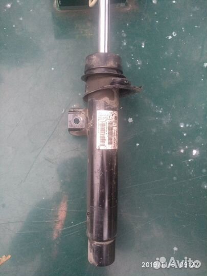 Амортизатор передний правый оригинал на BMW 3' F34