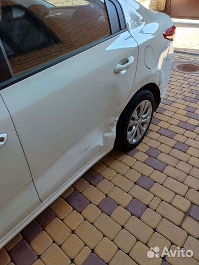 Kia Rio 1.4 AT, 2018, битый, 200 000 км