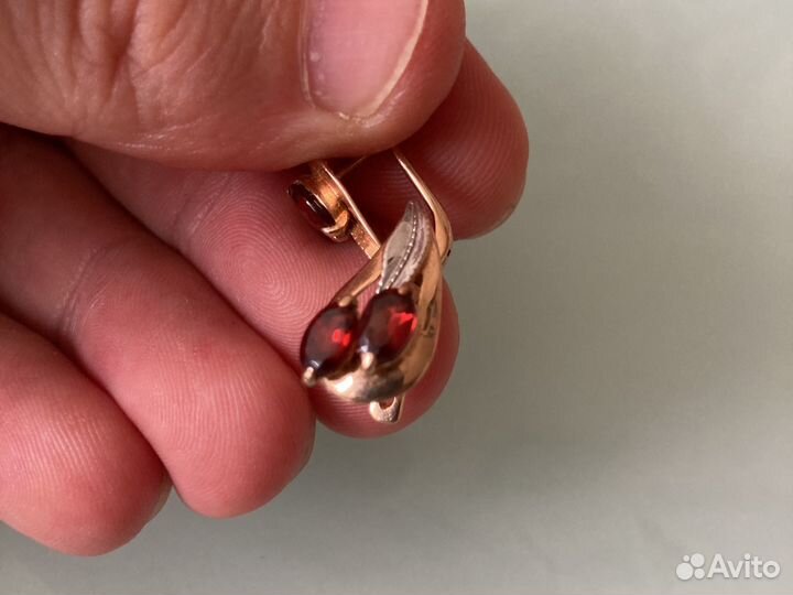Серьги золотые с гранатом