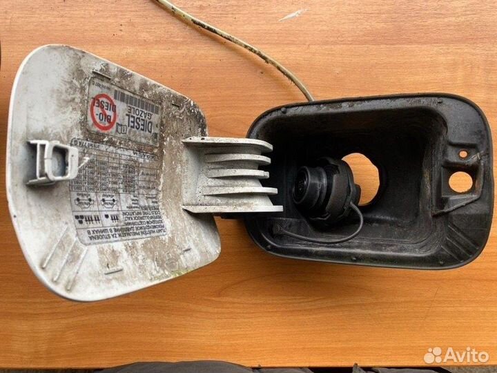 Лючок бензобака Skoda Superb седан сayc 2012