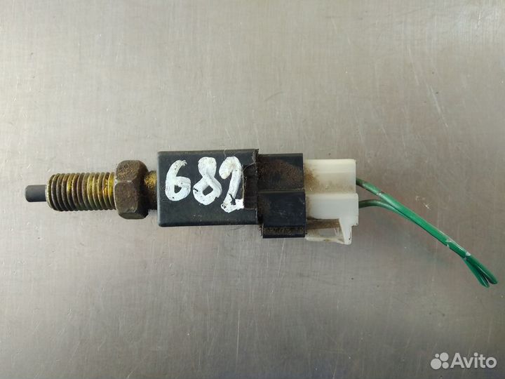 Датчик включения стоп сигнала Mitsubishi Galant 19