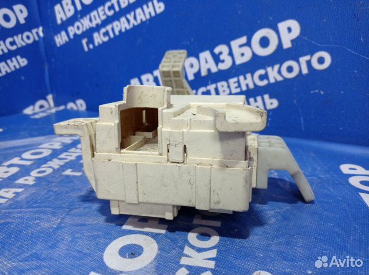 Блок предохранителей салона Hyundai Ix55