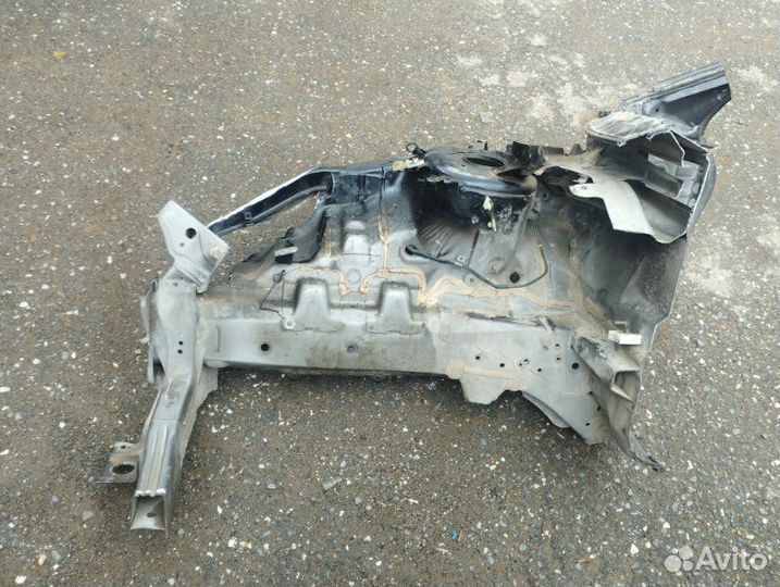 Передняя правая четверть Mitsubishi Lancer X седан