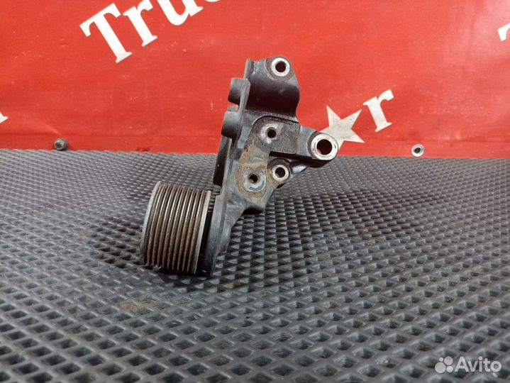 Кронштейн ролика Renault T, Volvo FM