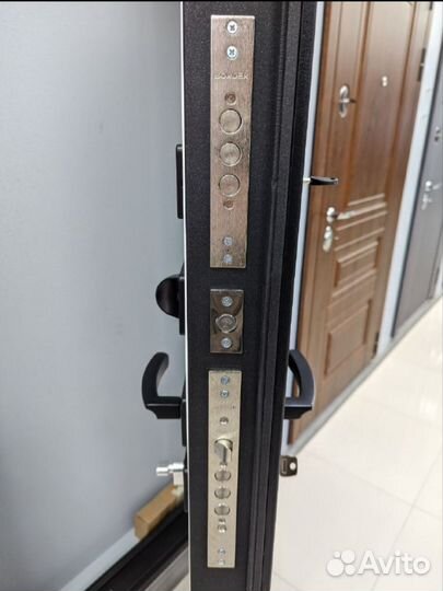 Дверь входная Вертикаль